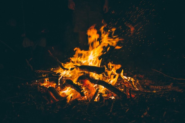 bonfire-1835829_1920.jpg